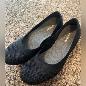 Like new- Allbirds Tree Breezers. Women’s 6